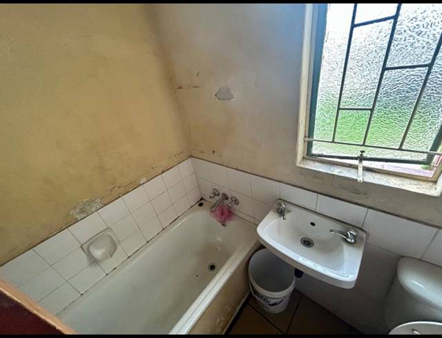 5 BEDROOM HOUSE FOR SALE IN VANDERBIJLPARK CW 3